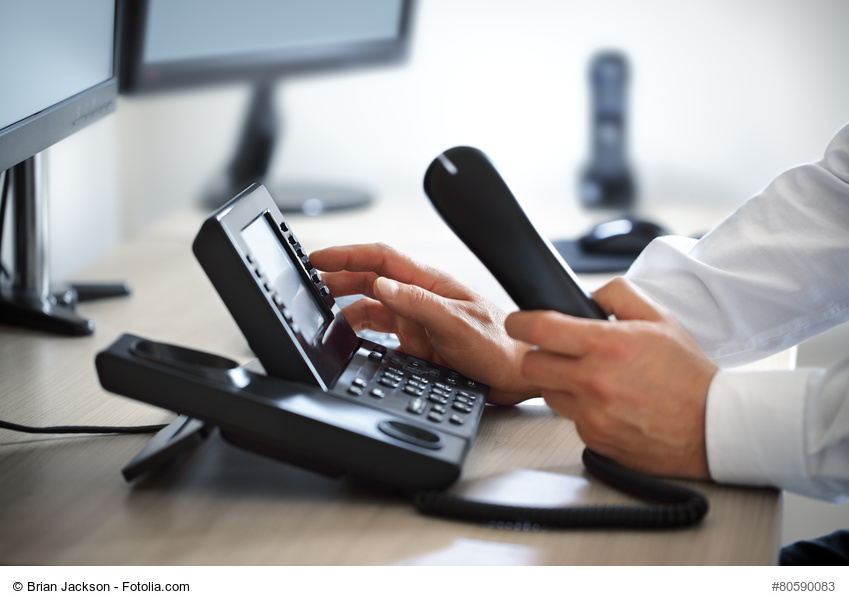 Dialing telephone keypad BAG: Kein Anspruch auf seperaten Internet - und Telefonanschluss (Brian Jackson/fotolia.com)